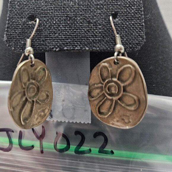 Jewelry - Vintage Flower Engraved Flower Earrings   (JLY022)